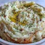 creamy garlic mashed potatoes - featured image